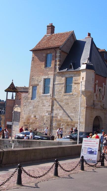 L Appart De La Place Ste Catherine Онфлёр Экстерьер фото